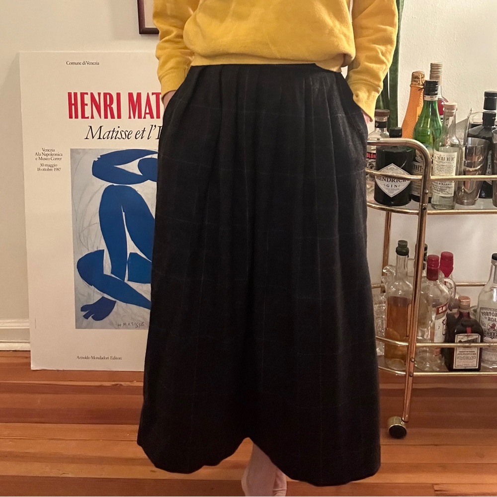 Chic Black Pleated Skirt